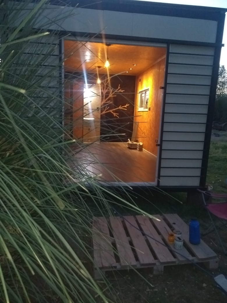 Interior, cielorraso y pisos